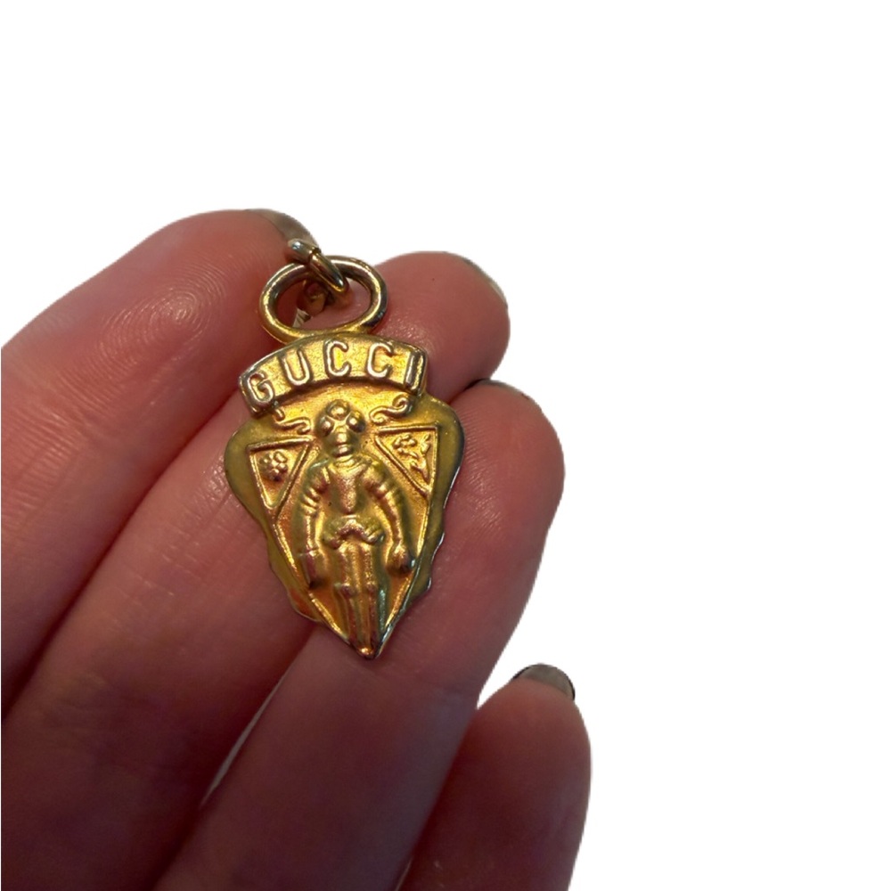 Vintage Gucci Gold Tone Metal Knight Crest Shield Zipper Pull Charm - Picture 3 of 5